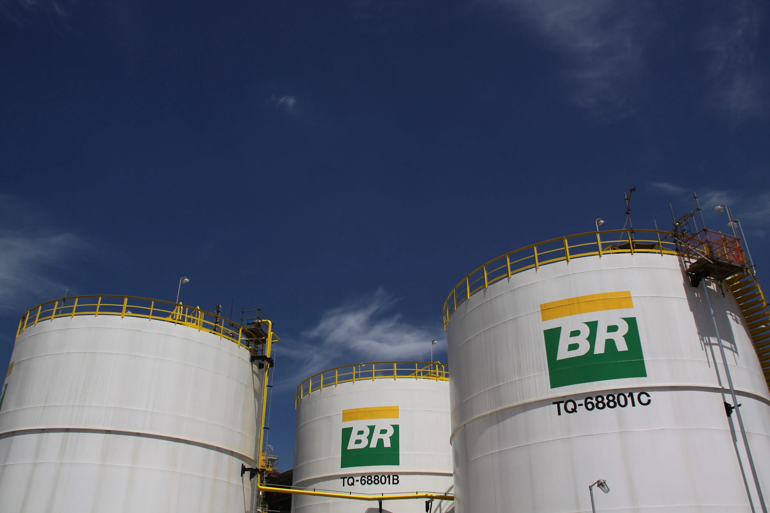Guia Prático: Como Investir em Ações da Petrobras 15 Guia Prático: Como Investir em Ações da Petrobras